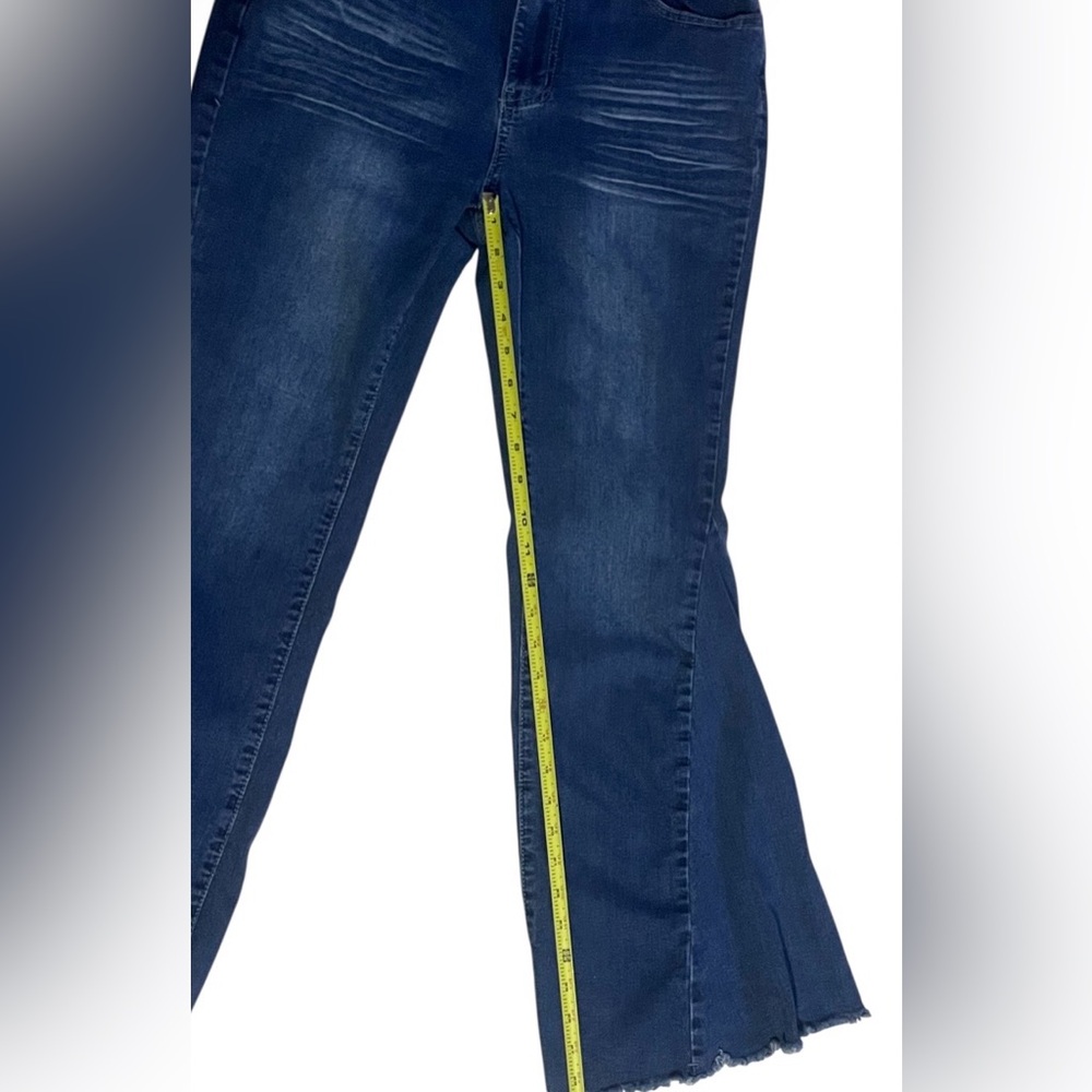 Stylish. No Brand name, Bell Bottoms, Frayed leg, Large and high waisted. - Picture 6 of 6